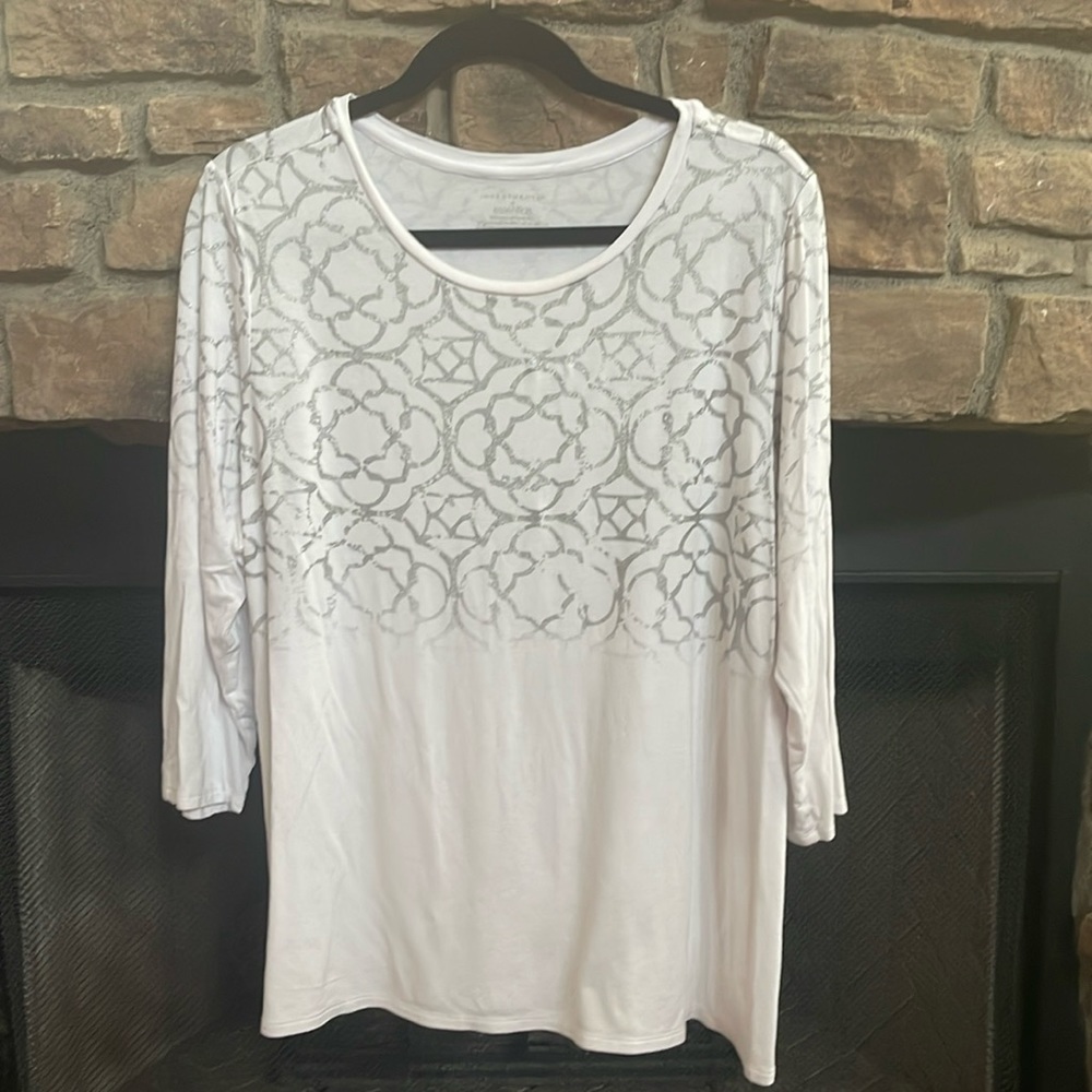 Investments white and silver t-shirt. Size 1X